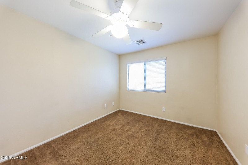 015-photo-bedroom-14923580