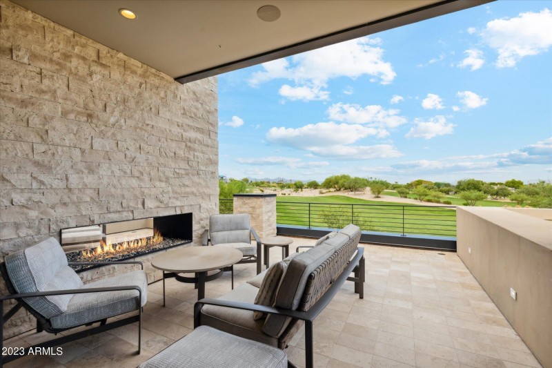 044_BALCONY DUAL FIREPLACE