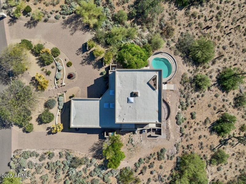 Cirulcular driveway thru the