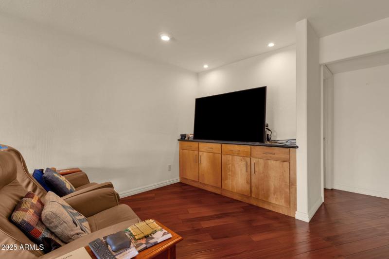 19-web-or-mls-10050-e-mountainview-lake-