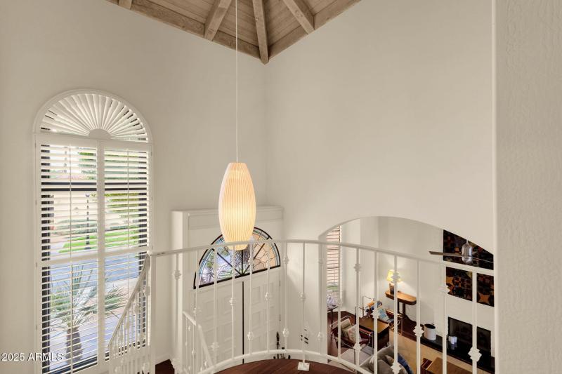 22-web-or-mls-10050-e-mountainview-lake-