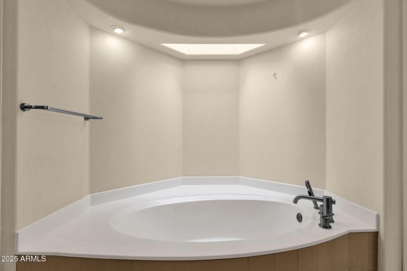 32-web-or-mls-10050-e-mountainview-lake-