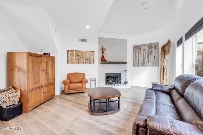 8841 S 51st St-3_(2048)