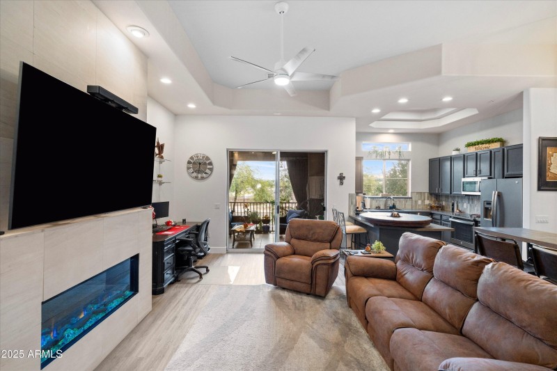 08-Family Room to Kitchen