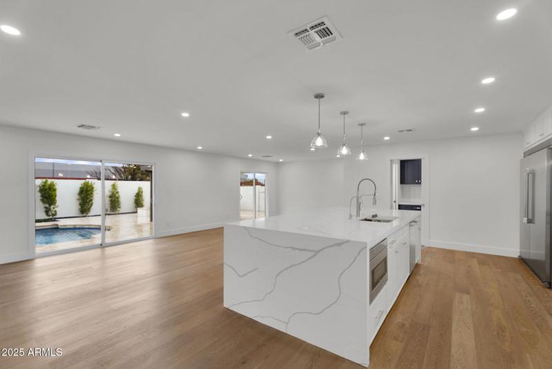 8-web-or-mls-3413 N 87th Pl-7