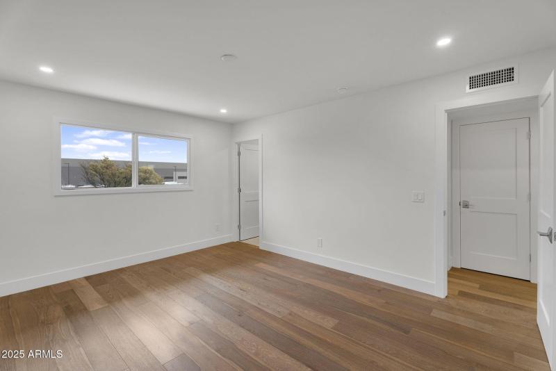 22-web-or-mls-3413 N 87th Pl-21