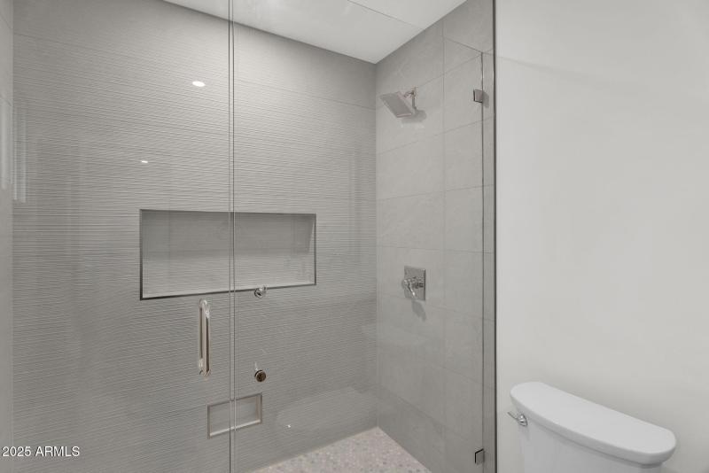 24-web-or-mls-3413 N 87th Pl-24