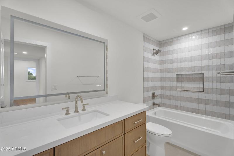 31-web-or-mls-3413 N 87th Pl-34