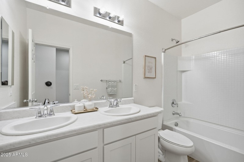 17594 W COUNTRY CLUB TER