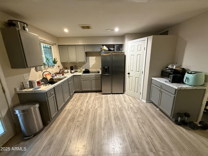 20251007_010131727_iOS