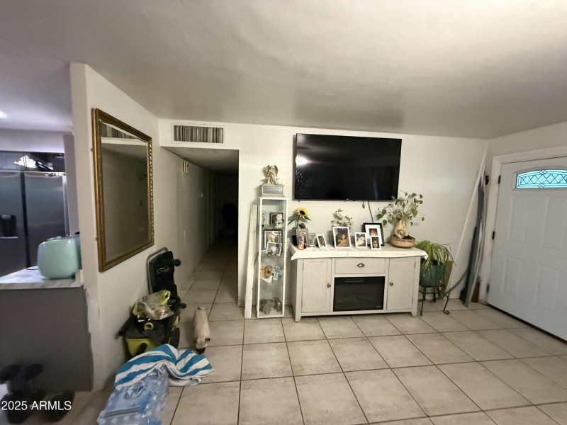 20251007_010252079_iOS