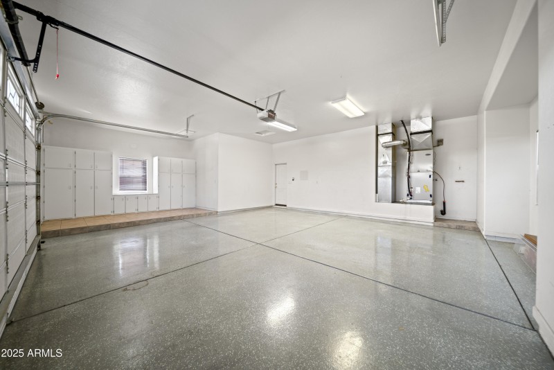 GARAGE w.BUILT IN CABINETS (2)