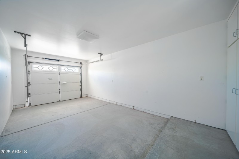 LOWER Garage or futurje Casita