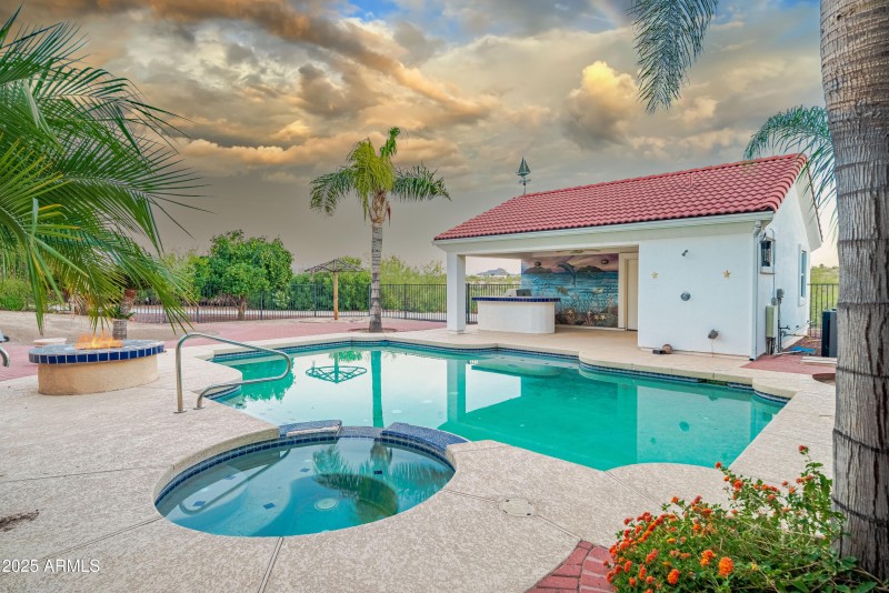 Pool and Spa by Pool House (3)