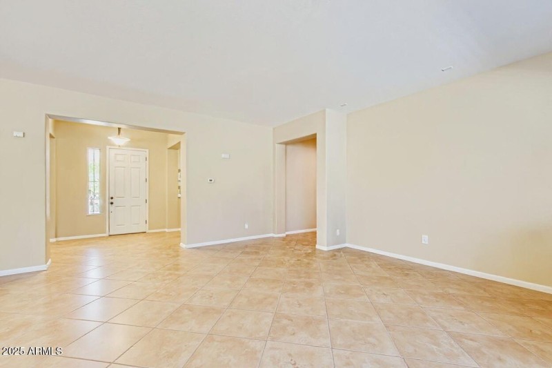 Vacant living room 2