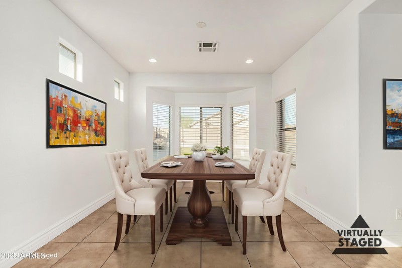 16-Twilight - Dining Room - Standard - 3