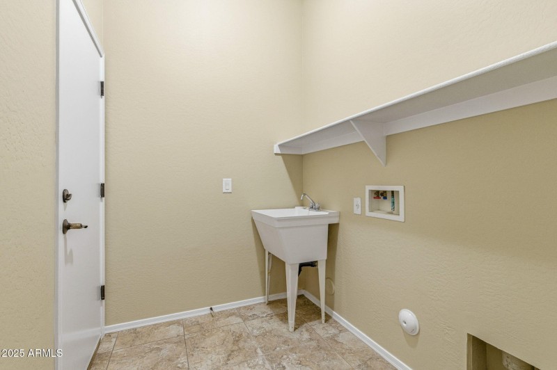 9-web-or-mls-19919 Santa Cruz Dr-9