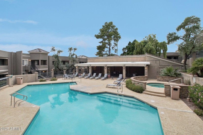 22-web-or-mls-E Thunderbird Rd-2311-902