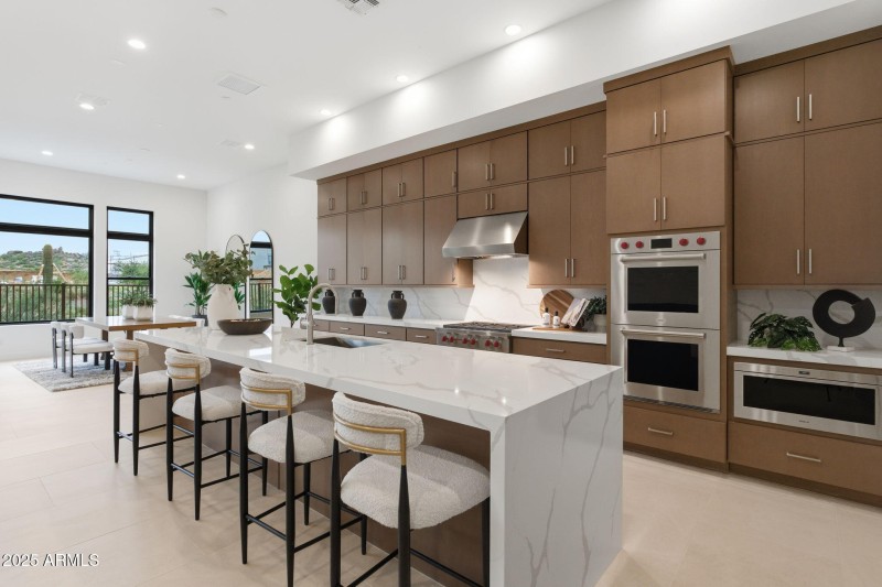 Kitchen W Ample Storage