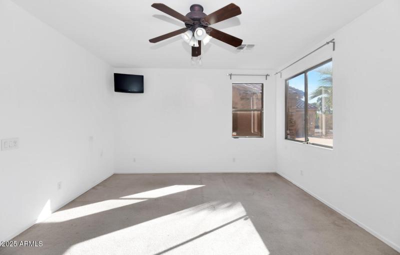 482 W Aloe Pl-large-007-011-482 W Aloe-1