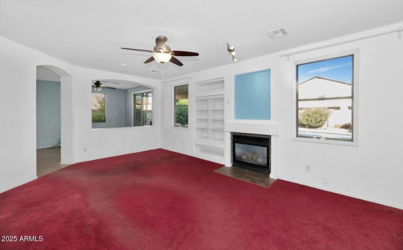 482 W Aloe Pl-large-009-020-482 W Aloe-1