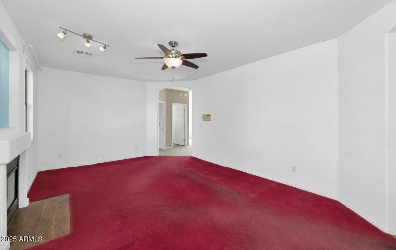 482 W Aloe Pl-large-010-025-482 W Aloe-1