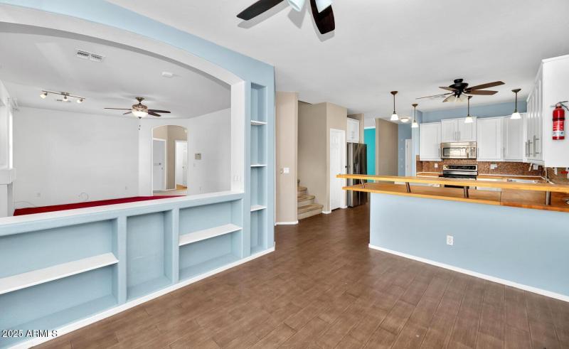 482 W Aloe Pl-large-013-017-482 W Aloe-1