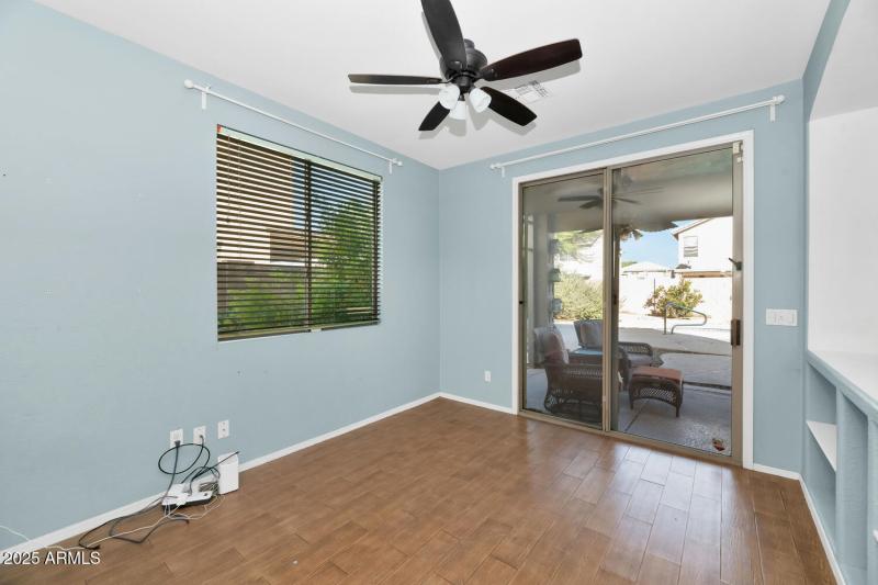 482 W Aloe Pl-large-014-029-482 W Aloe-1