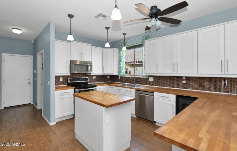 482 W Aloe Pl-large-016-019-482 W Aloe-1