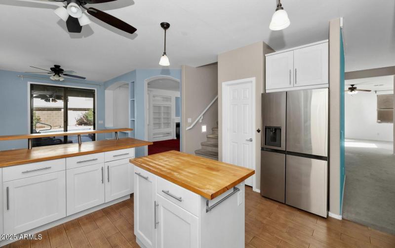 482 W Aloe Pl-large-017-018-482 W Aloe-1