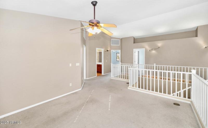 482 W Aloe Pl-large-020-036-482 W Aloe-1