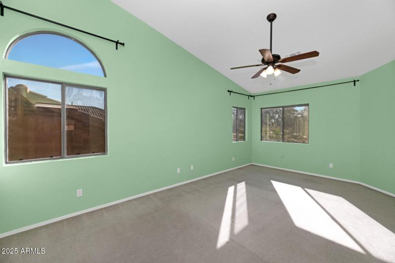 482 W Aloe Pl-large-022-009-482 W Aloe-1