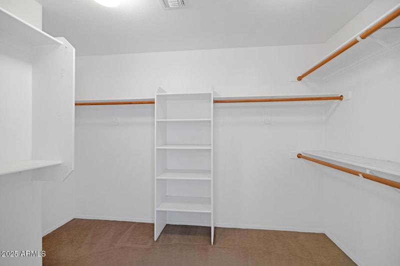 482 W Aloe Pl-large-025-035-482 W Aloe-1