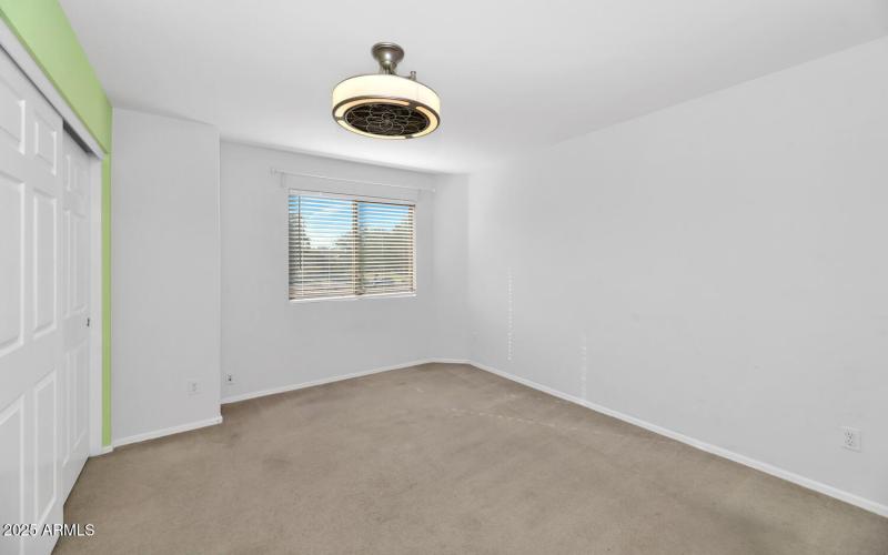 482 W Aloe Pl-large-026-041-482 W Aloe-1