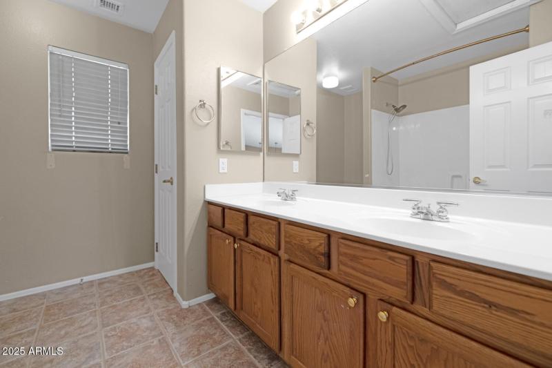 482 W Aloe Pl-large-029-028-482 W Aloe-1