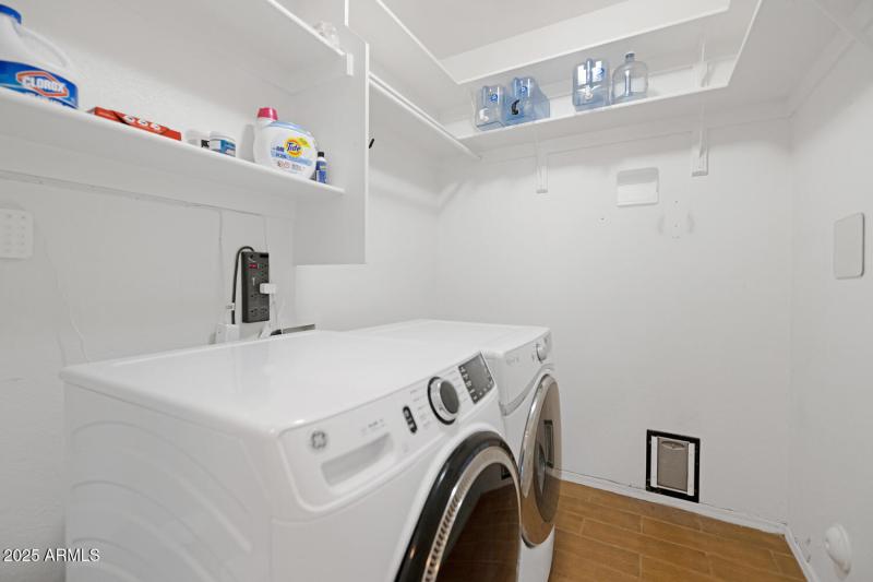 482 W Aloe Pl-large-032-038-482 W Aloe-1