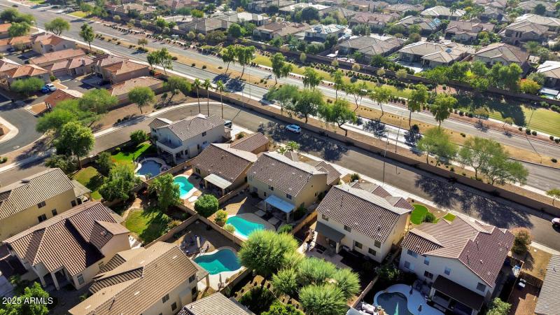 482 W Aloe Pl-large-036-004-482 W Aloe-1