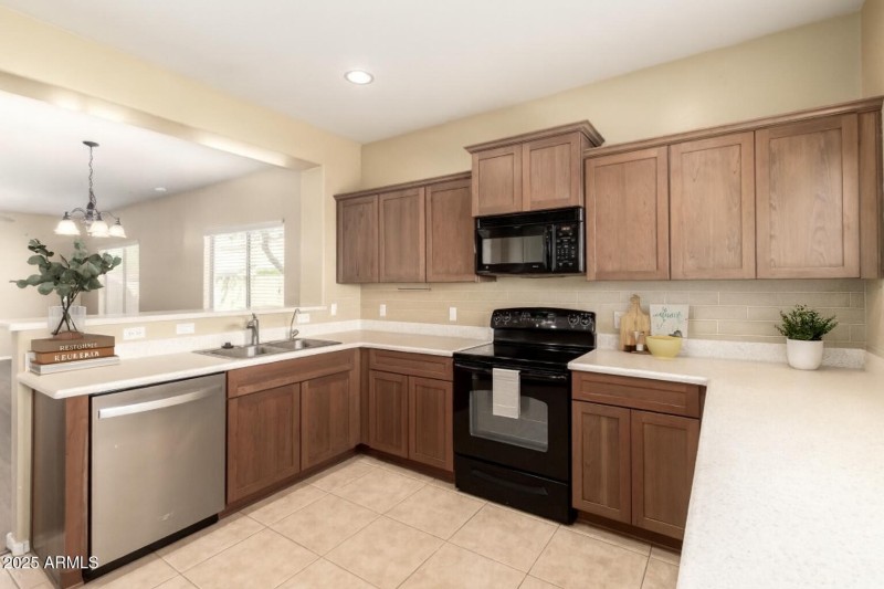 C13DDB15-E4A6-4CE7-B1A0-453E74CDFCBA