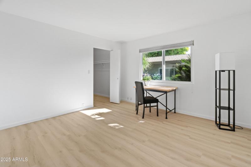 4800 N 68th St Unit 276-7