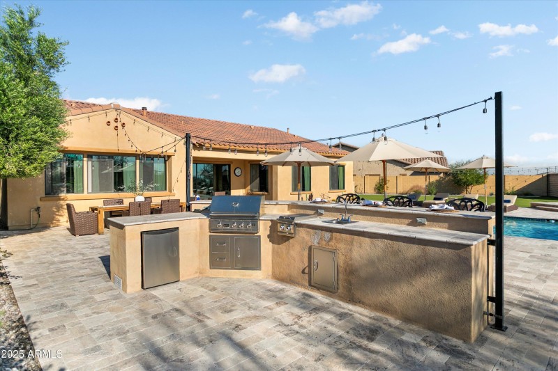 Outdoor Kitchen/BBQ/Bar