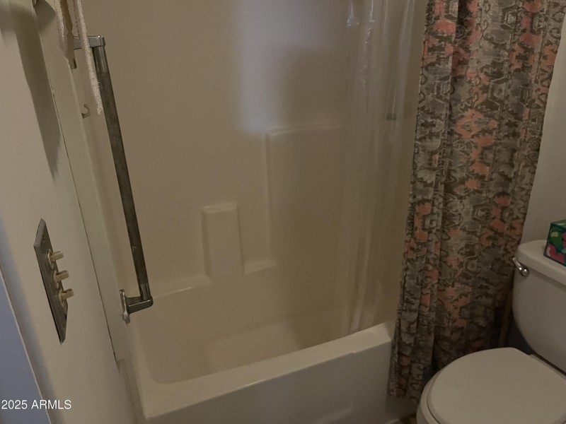 461 W 5th St Hall Bath