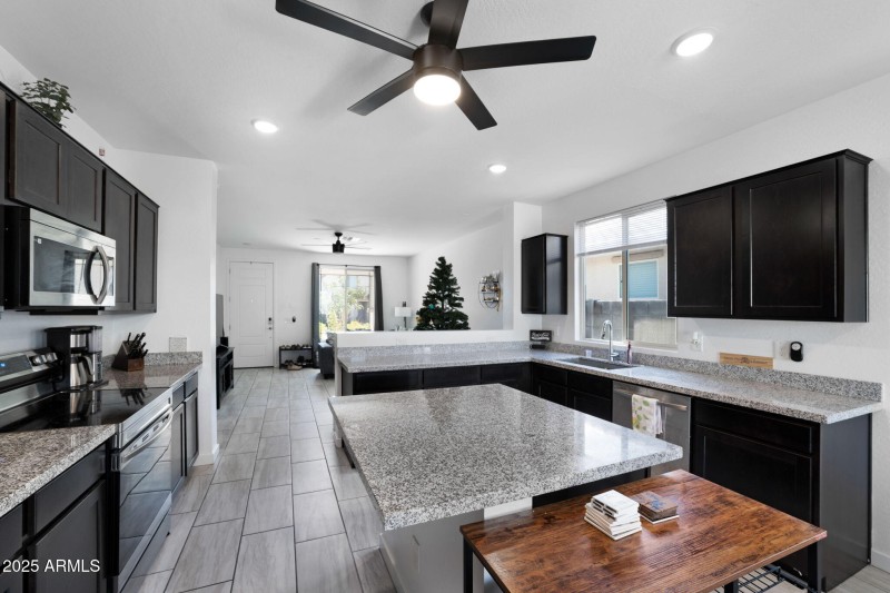 009__18348 W Jessie Ln