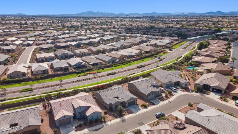 44-web-or-mls-42197-w-rosewood-ln