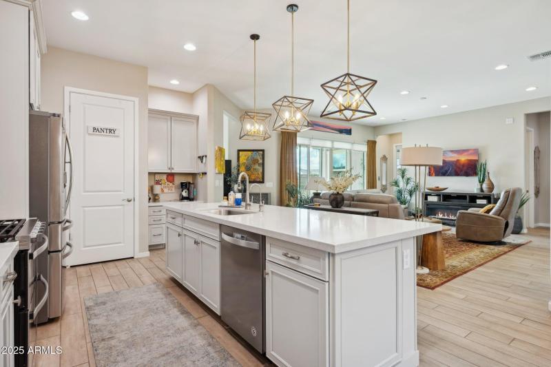 17-web-or-mls-42197-w-rosewood-ln