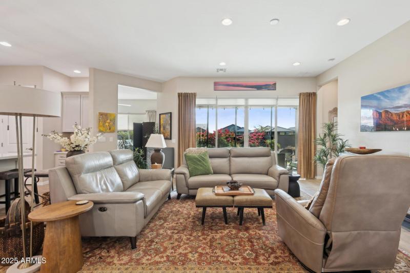 7-web-or-mls-42197-w-rosewood-ln