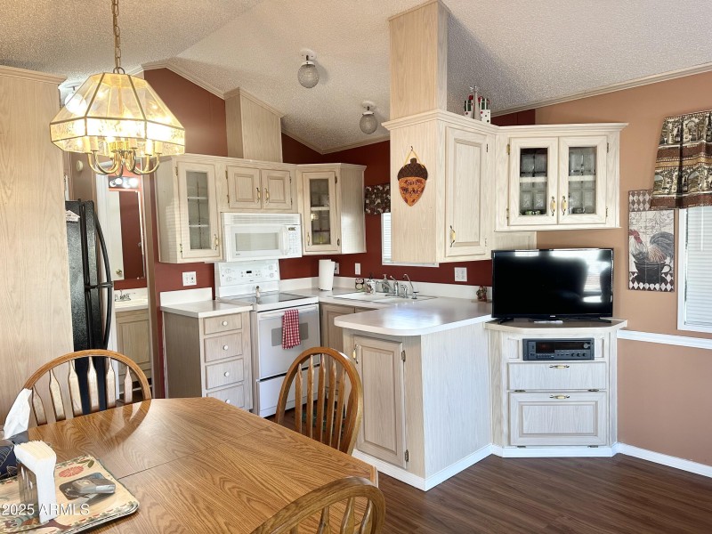 POPULAR U-SHAPED KITCHEN