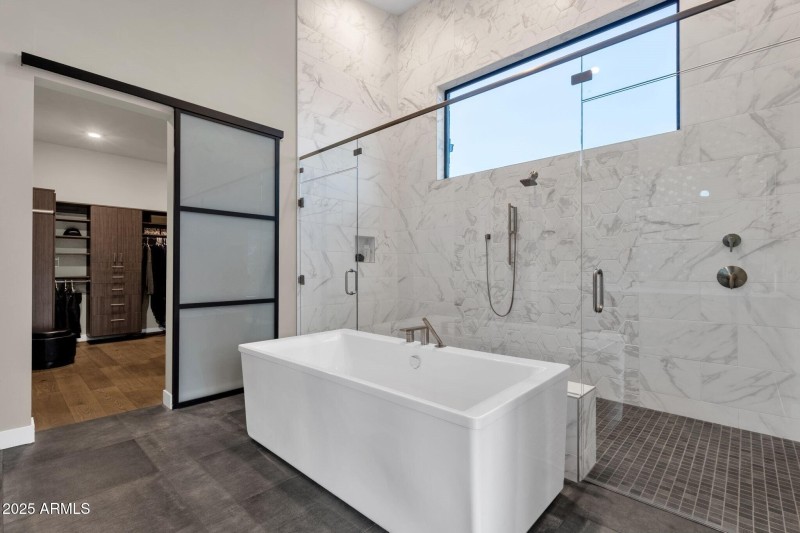 029_Primary Soaking Tub And Shower