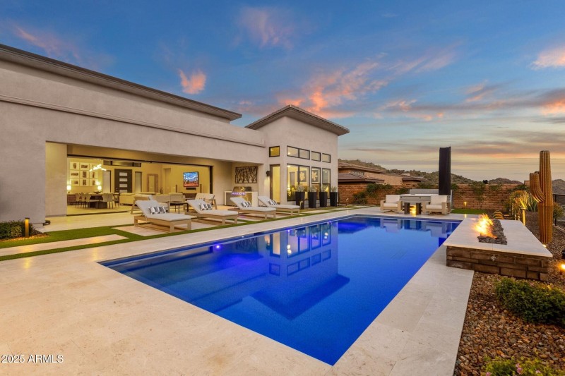 052_Back Of House Twilight