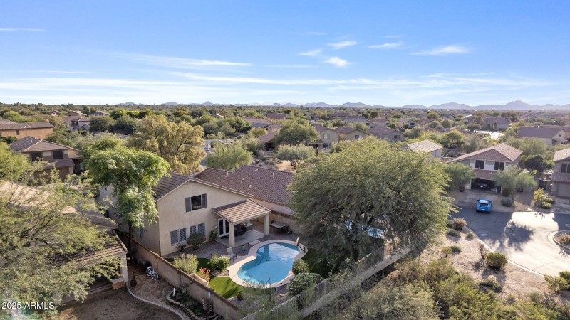 Home Backs to a Wash