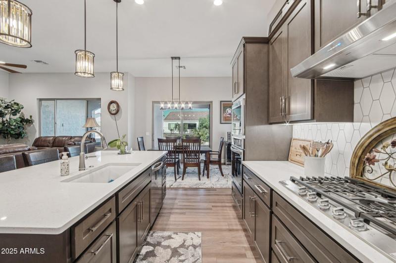 11-web-or-mls-W Monterey Way-S2511-011